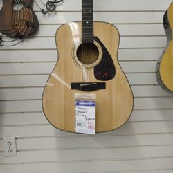 Yamaha Acoustic Guitar 