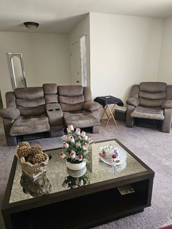 Complete Living room Set Like New