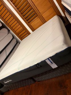 Tempur-Pedic ProAdapt Soft Mattress. King 🤴