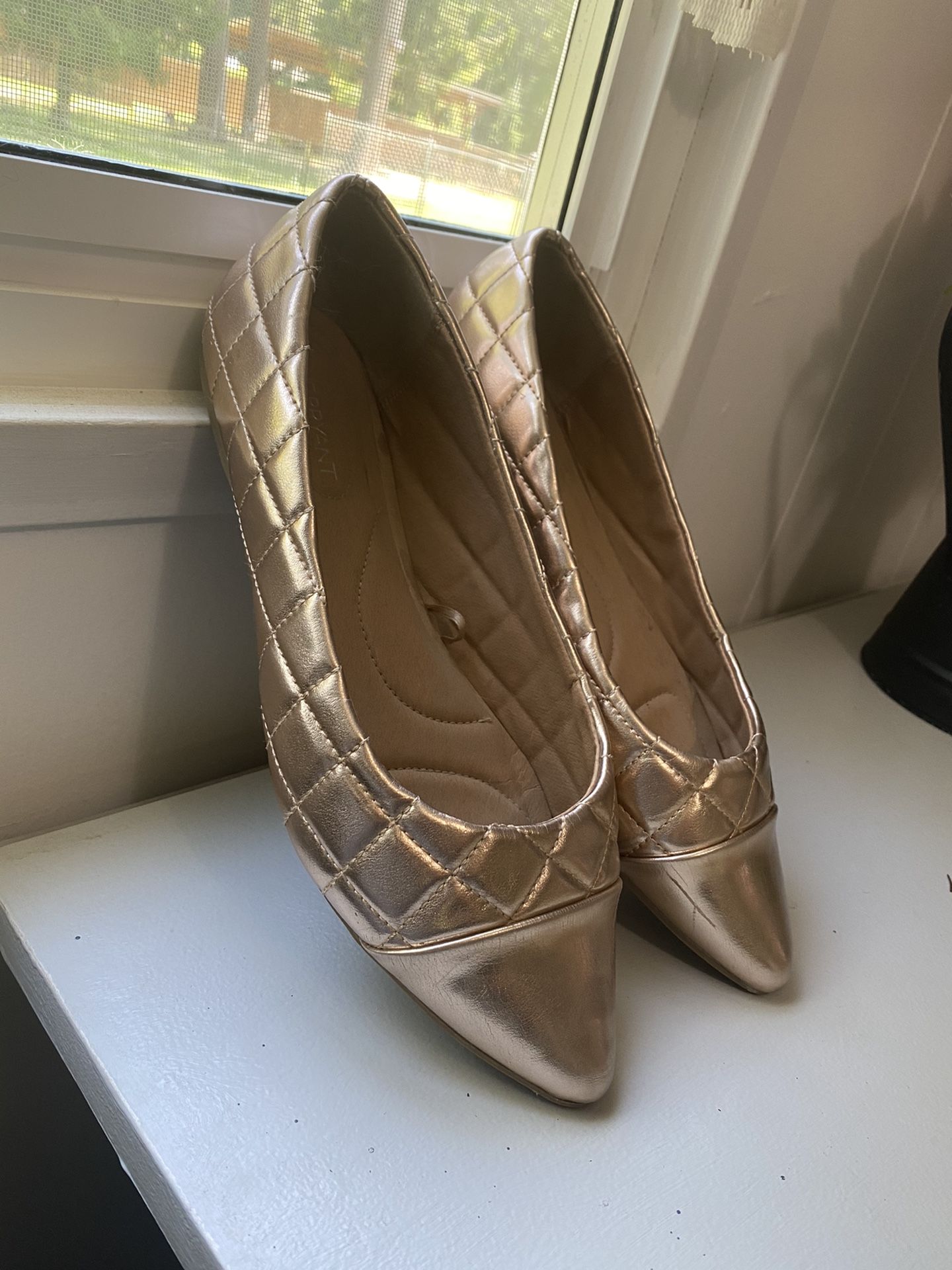 Gold lane Bryant flats