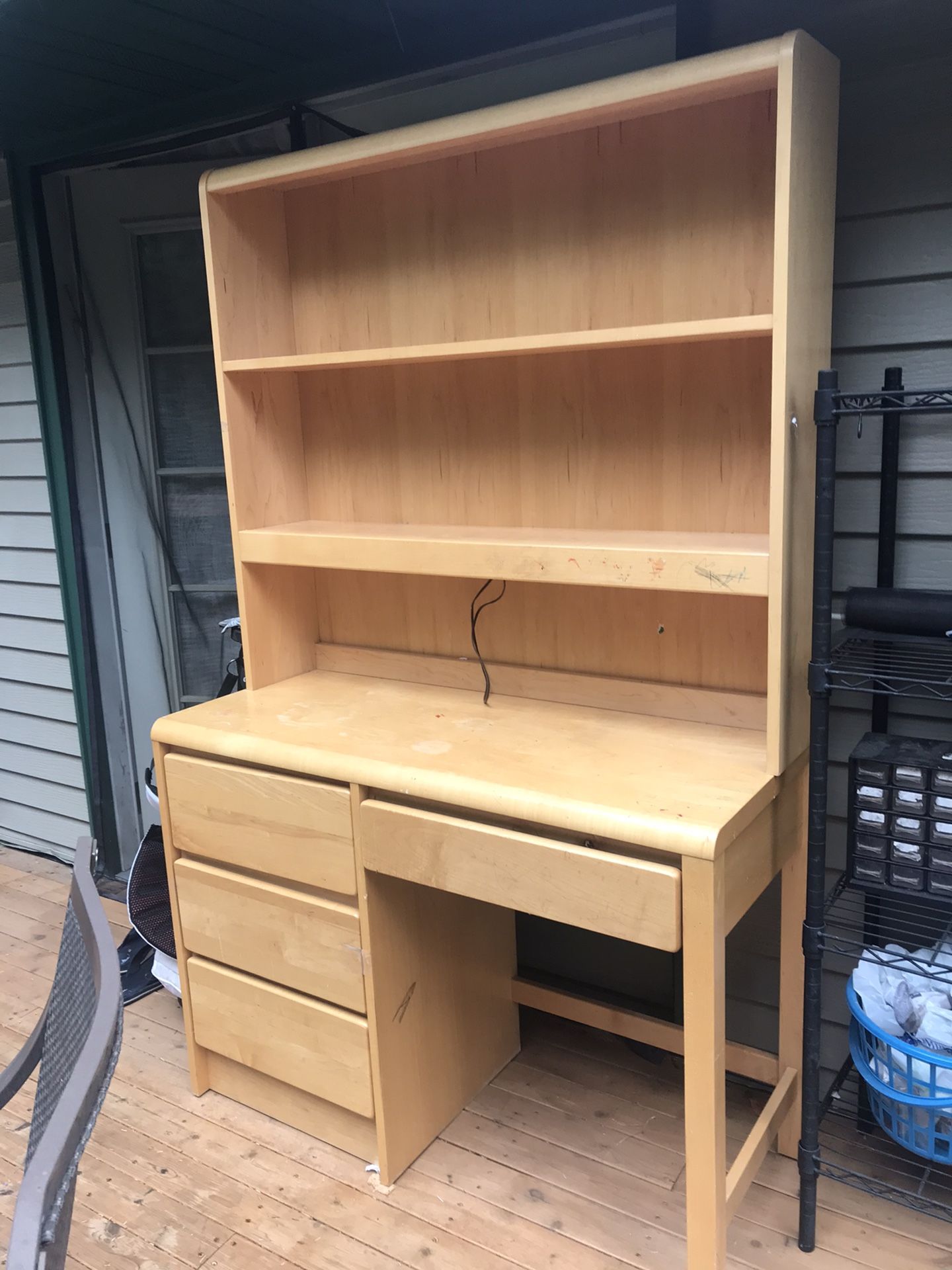 Beautiful Oak Desk With hutch 