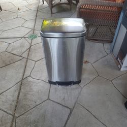  Kitchen Trash Can 