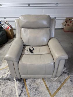 Power Recliner – Heat, Massage, Lumbar & Neck Support