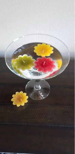 large martini glass 10"Hx9"W and 4 candle each 3"