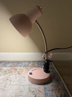 desk/table lamp with socket