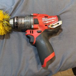 Milwaukee M12 1/2 In  Hammer Drill/Driver
