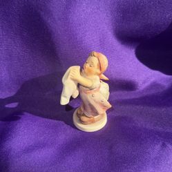 "Wash Day" Goebel Hummel Figurine 