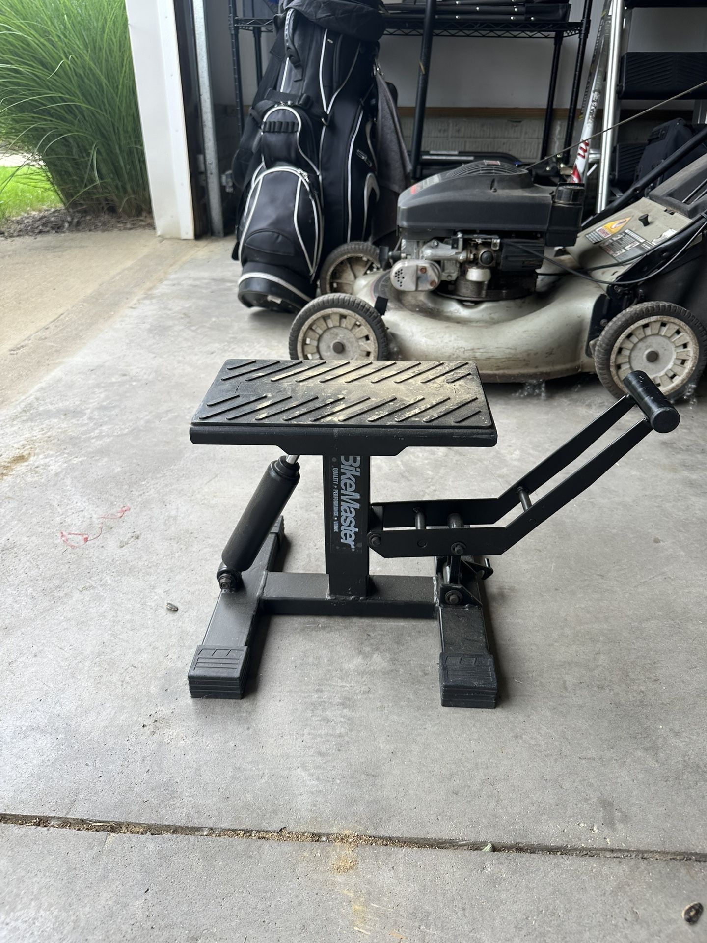 Black Widow Hydraulic Motorcycle Lift Stand
