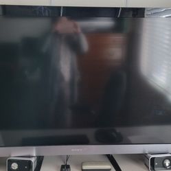 Sony Bravia 50 Inches Works Great 