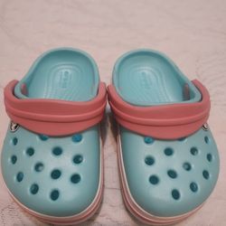 CROCS SIZE 4 NEW NEVER USED 