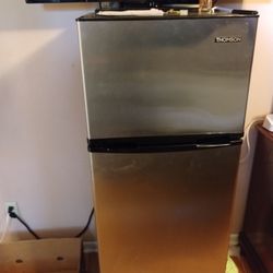 Mini Fridge N Freezer 