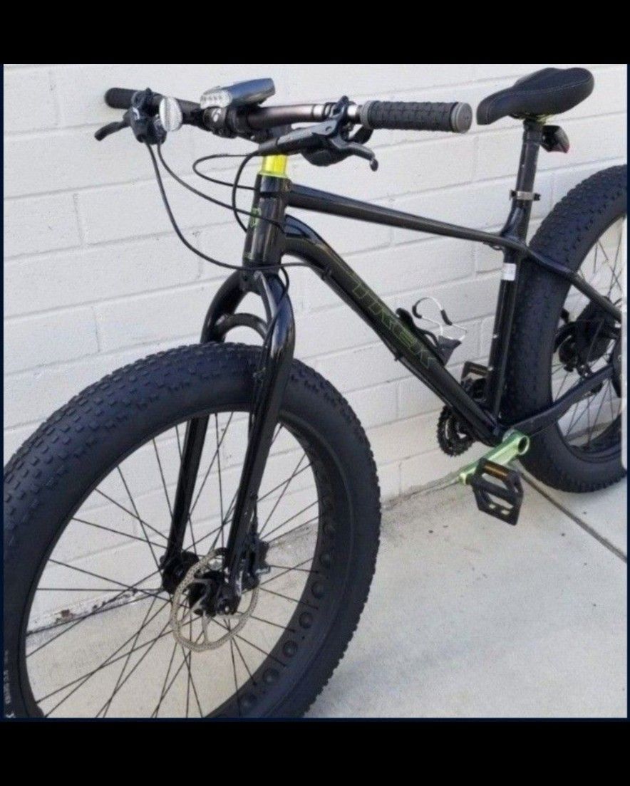 Trek Fatboy Size Large Hydraulic Disc Brakes Cost 2300$ Selling 900$