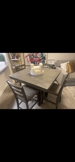 Ashley 4st Dining Table And Chairs