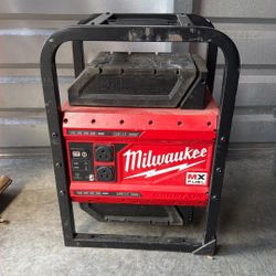 Milwaukee MX FUEL CARRY-ON 3600W/1800W Power Supply