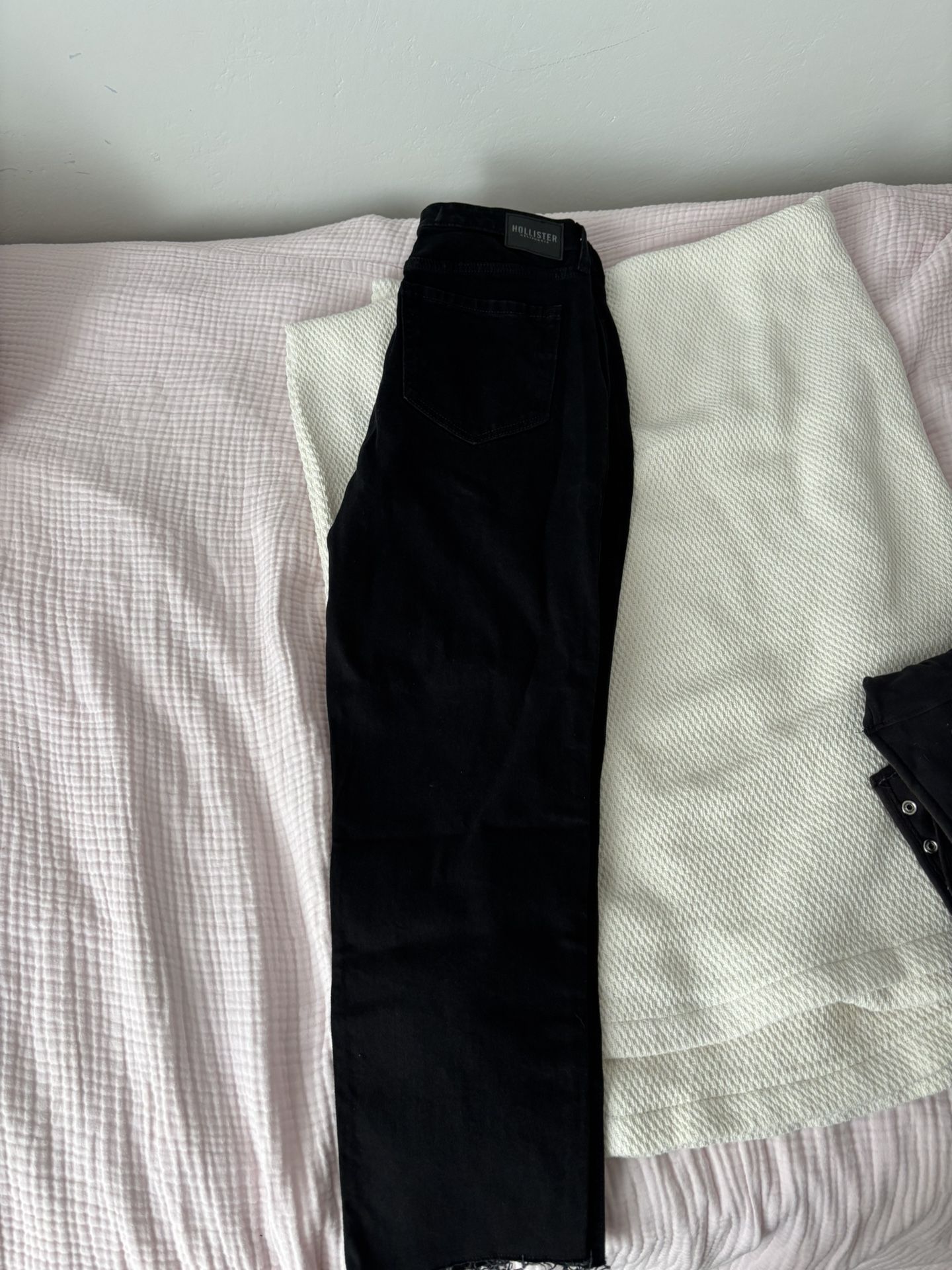 Hollister Curvy Ultra High Rise Mom Jeans