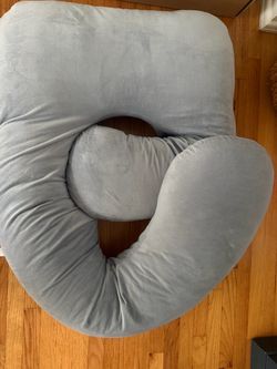 U-shaped pregnancy pillow
