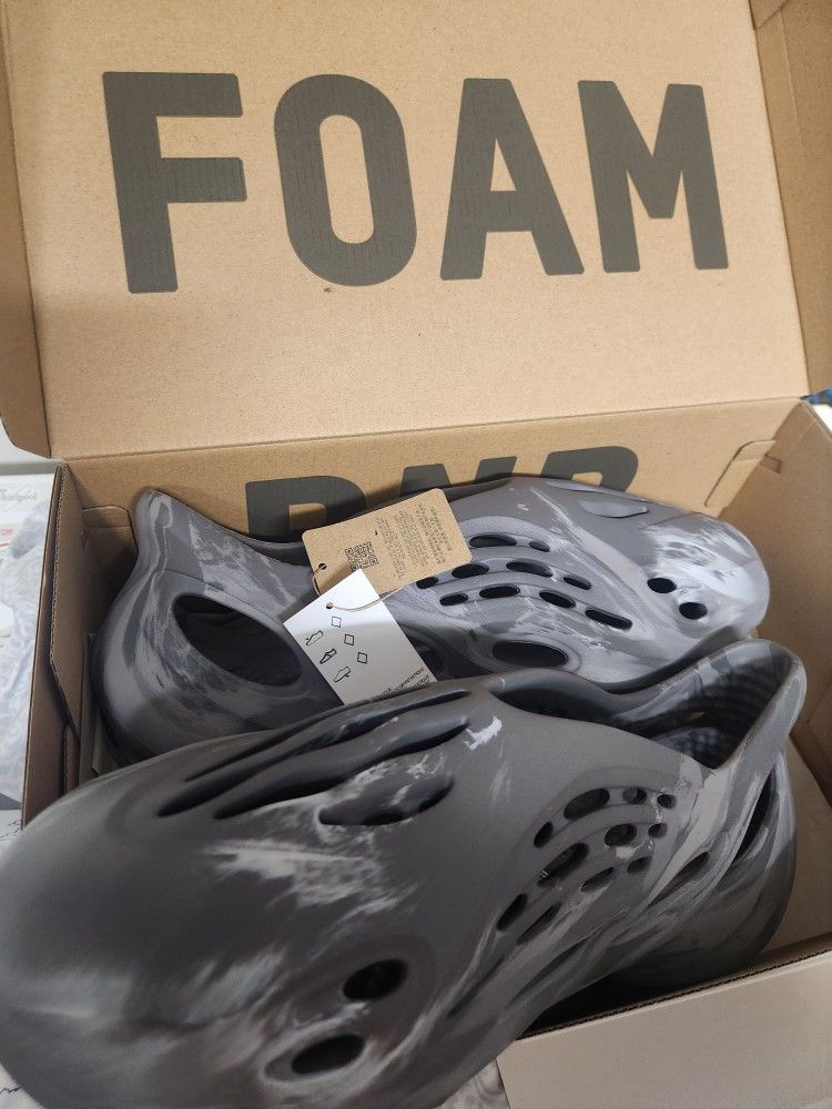 Yeezy Foam Runners
MX Granite Size 14 ( Fits Size 13) DS