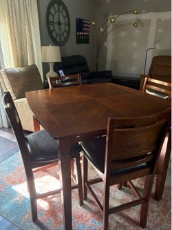 Hi top table with 4 chairs