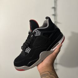 Jordan 4 Retro Bred 2019 (size 8.5 )