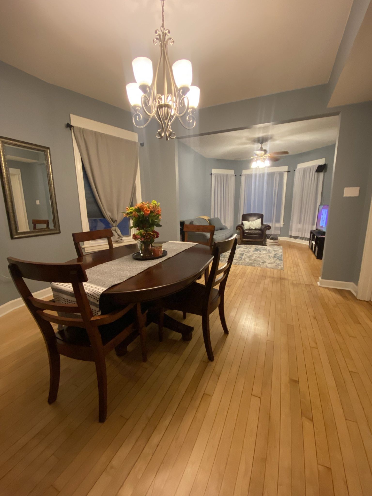 Round Dining Table With Extra Leaf