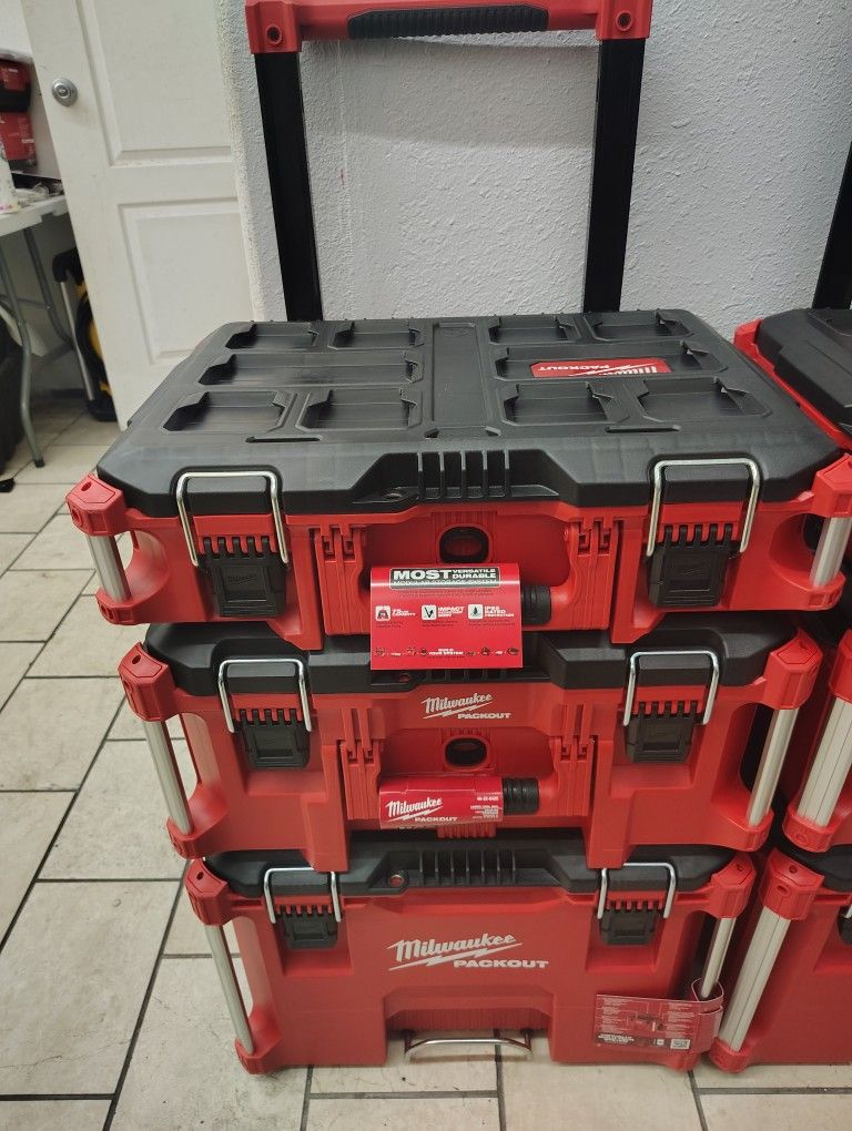 Milwaukee Pack Out Tool Box 3 PC On Wheels