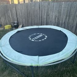 Trampoline 