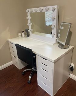 Make Up Vanity Desk W/Mirror