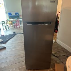 7.2 Cubic Foot Fridge