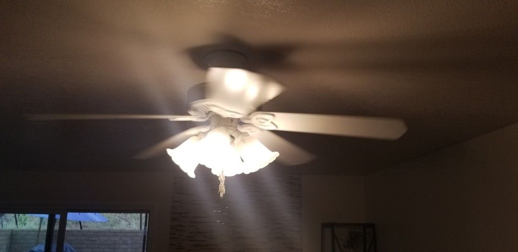 52in Hampton Bay White Ceiling Fan With Remote