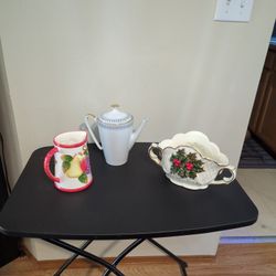 Lot Of 3 Lot of 3 excellent condition kitchen decor items. 