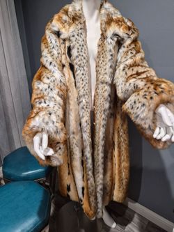 PAMELA  McCoy FAUX  FUR  COAT