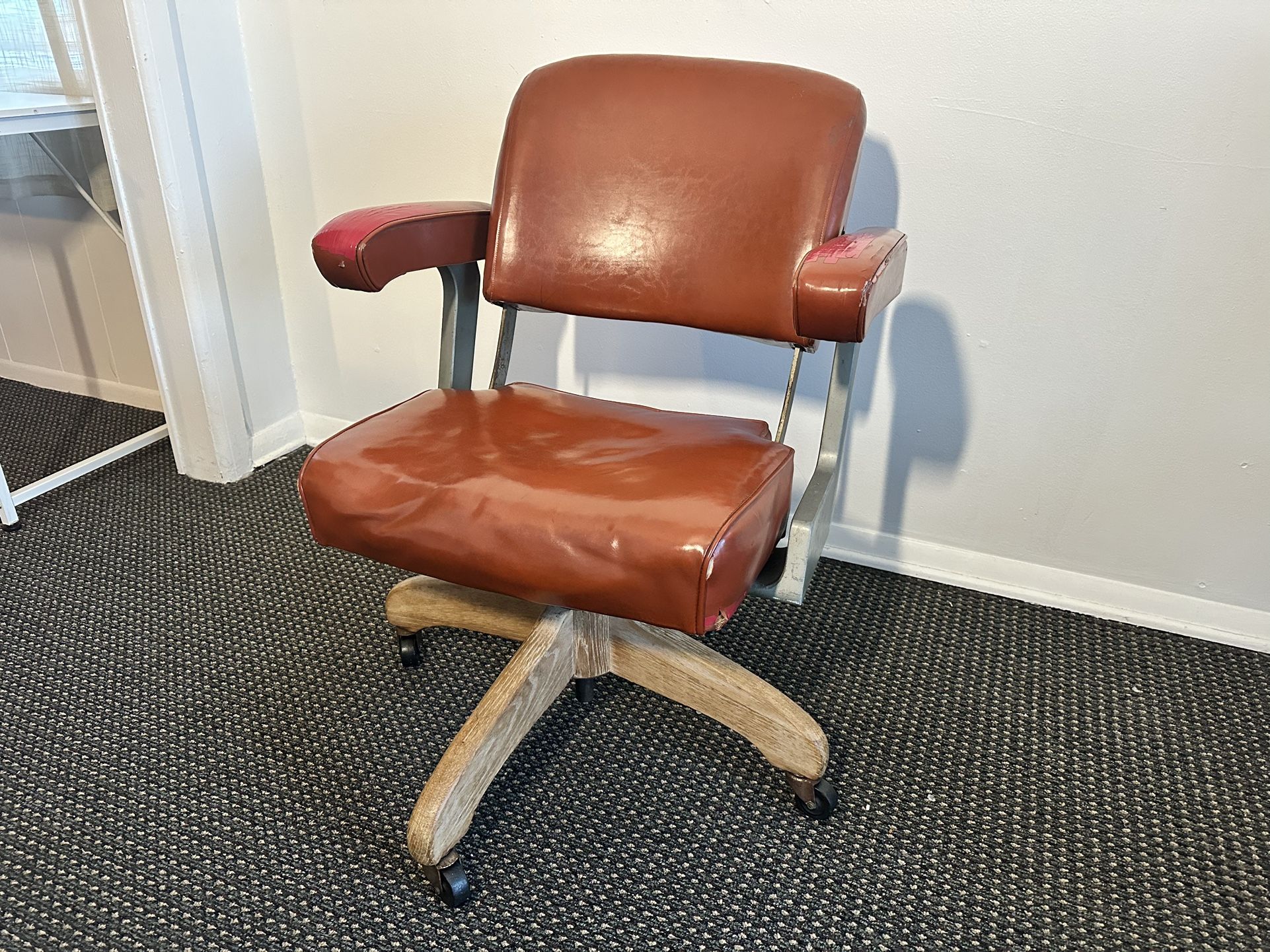 🚨 RARE FIND! Antique / Vintage Industrial Swivel Office Chair - Cast Iron & Wood - RESTORATION PROJECT