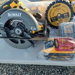 New DeWalt 60v Flex Volt 7-1/4 " Circular Saw 9.0ah Battery And Charger Included 