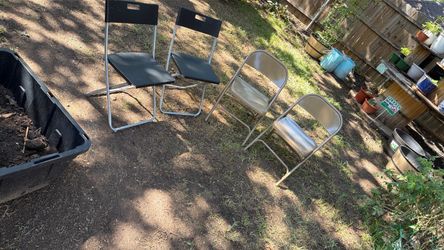 Set of 4 Metal Folding Chairs
