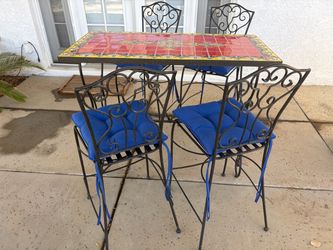 Pier 1 Table + 4 Chairs + Cushions