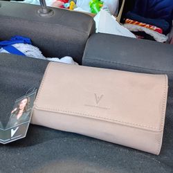 Brand New Vanessa Williams Leather Purse Still Has Tag On It Only $30!!!