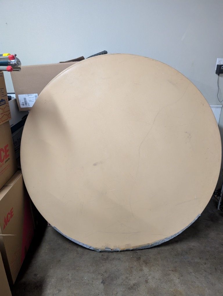 2 Round Tables, Seats 8