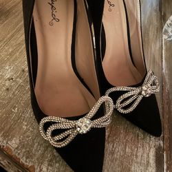 Heels with bow 