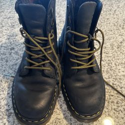 Woman Dr martens Boots 