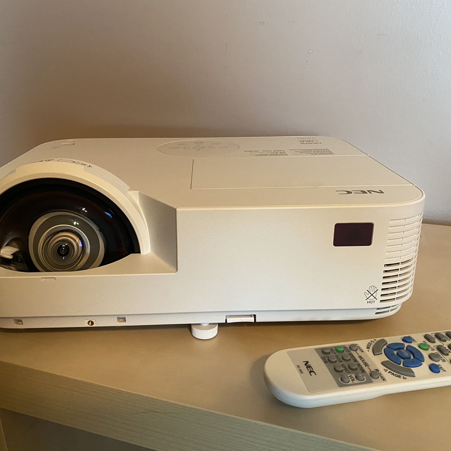 NEC M352WS Short Throw DLP Projector