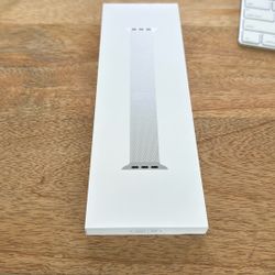 Apple Watch Band - Natural titanium Case With Natural Milanese Loop S/M