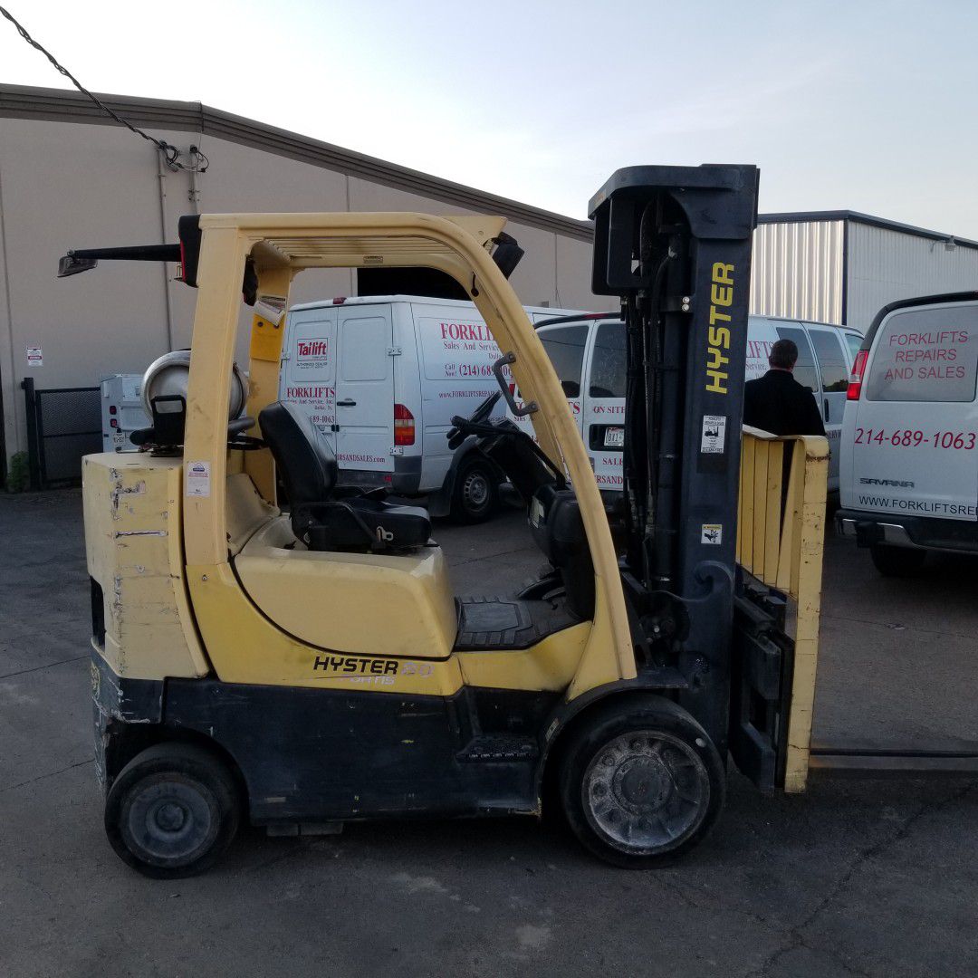 Hyster 8000 Capacity Cushion Forklift