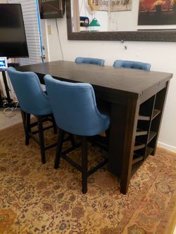 Bar table..only  bar table...like new