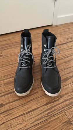 Women’s Sorel Rain Boots - Size 8