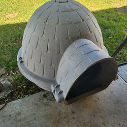 Igloo dog house