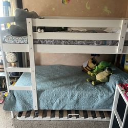 Bunkbeds With Pull Out Trundle Bed 