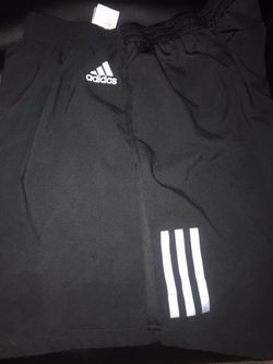ADIDAS RUNNING SHORTS SIZE LARGE $15