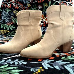 Size 8 Tan Women's Booties
