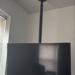 TCL 44”  Roku TV