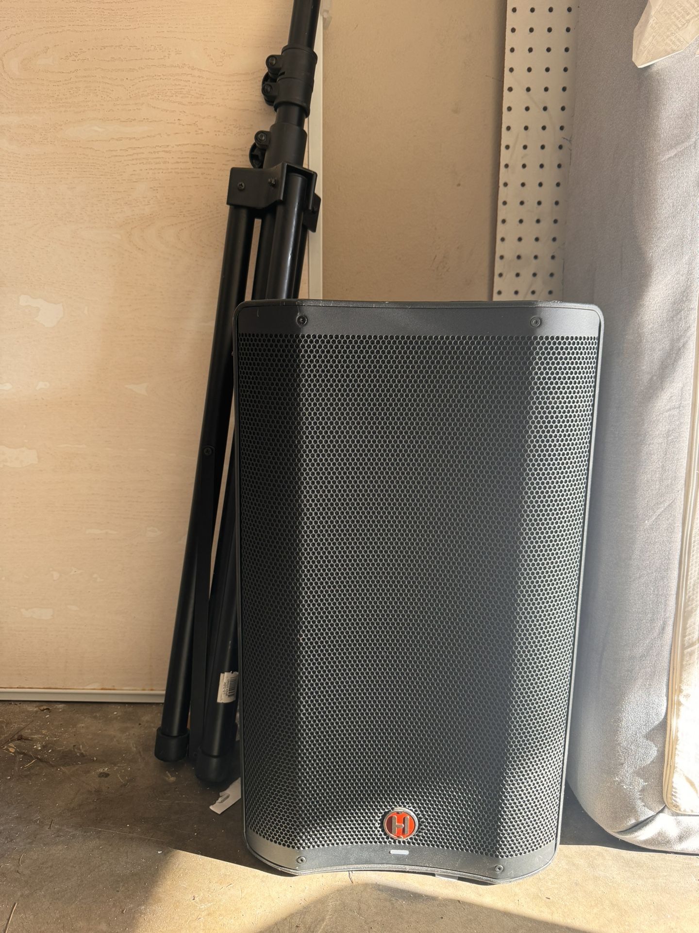 harbinger vari Speaker v2312 series for Sale in Paramount, CA OfferUp